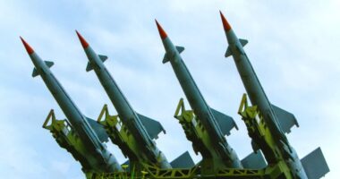 ইরানের ক্ষেপণাস্ত্র সক্ষমতা এখনো অটুট : মার্কিন গোয়েন্দা তথ্য