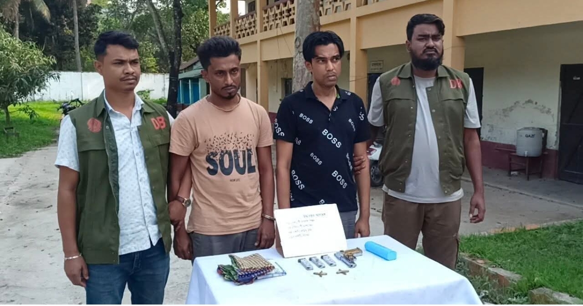কুমিল্লায় মাদক নিরাময় কেন্দ্রের ছাদে মিলল বিদেশি পিস্তল: চেয়ারম্যান ও কর্মচারী গ্রেপ্তার