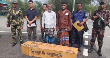 বিএসএফ ধরে নিয়ে যাওয়ার ১১ মাস পর লাশ হয়ে দেশে ফিরলেন আজিজুর