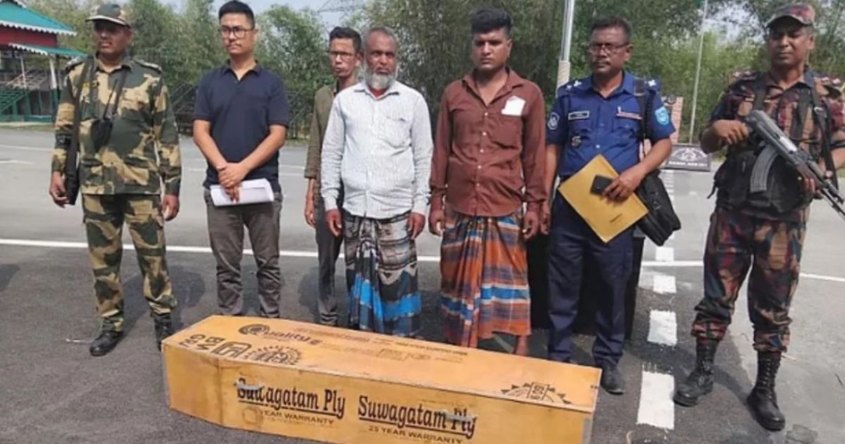 বিএসএফ ধরে নিয়ে যাওয়ার ১১ মাস পর লাশ হয়ে দেশে ফিরলেন আজিজুর