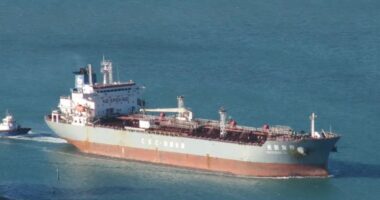 মালয়েশিয়া থেকে ৩৪ হাজার টন ডিজেল নিয়ে চট্টগ্রাম বন্দরে জাহাজ