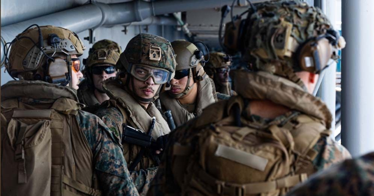 মার্কিন যুদ্ধবিমান ভূপাতিত : নিখোঁজ ক্রুর সন্ধানে মরিয়া যুক্তরাষ্ট্র ও ইরান