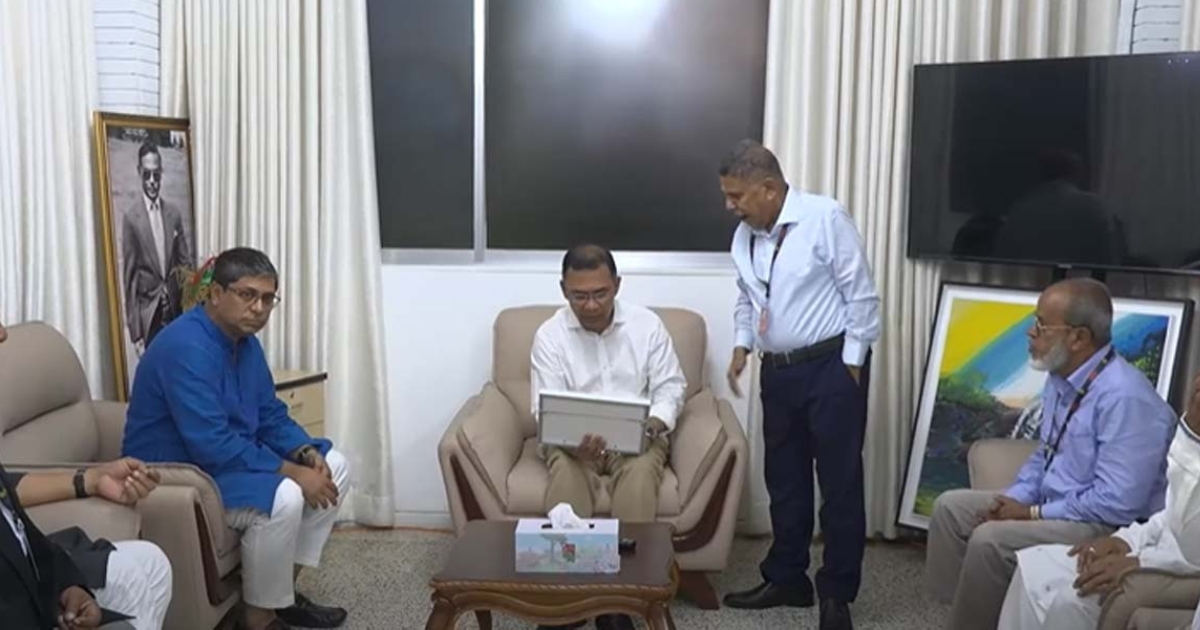 নবনিযুক্ত ১৪ জেলা প্রশাসকের সঙ্গে প্রধানমন্ত্রীর বৈঠক