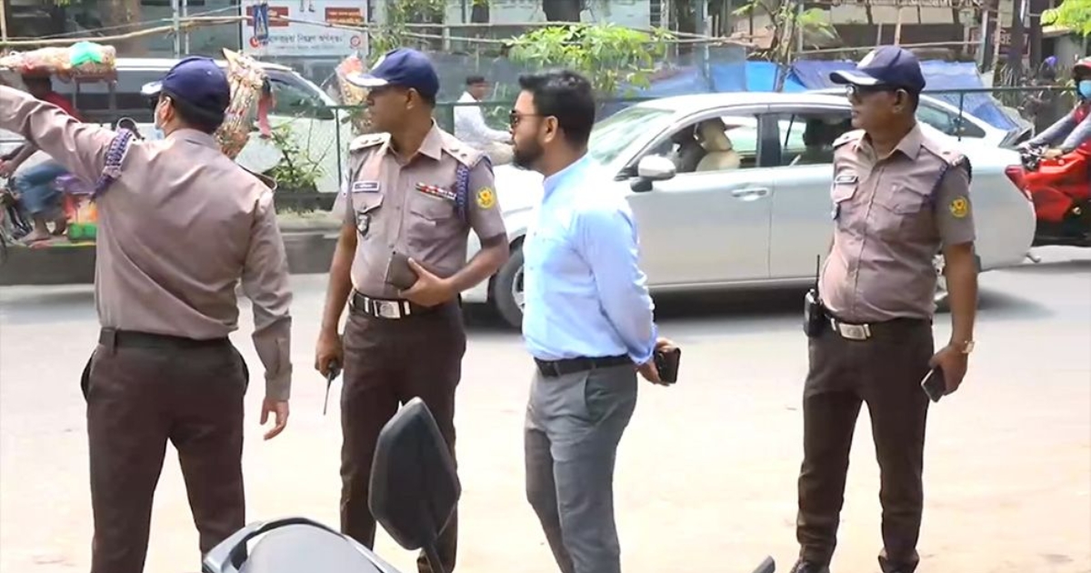 রাজধানী জুড়ে ফুটপাত-সড়কে উচ্ছেদ অভিযানে ডিএমপি