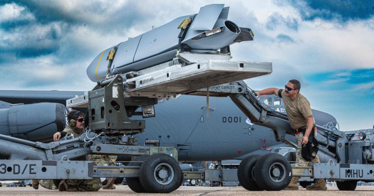 ইরানে বিরুদ্ধে প্রাণঘাতী ২০০০টি ক্রুজ মিসাইল মধ্যপ্রাচ্যে আনছে যুক্তরাষ্ট্র, একটার দাম ১৫ লাখ ডলার