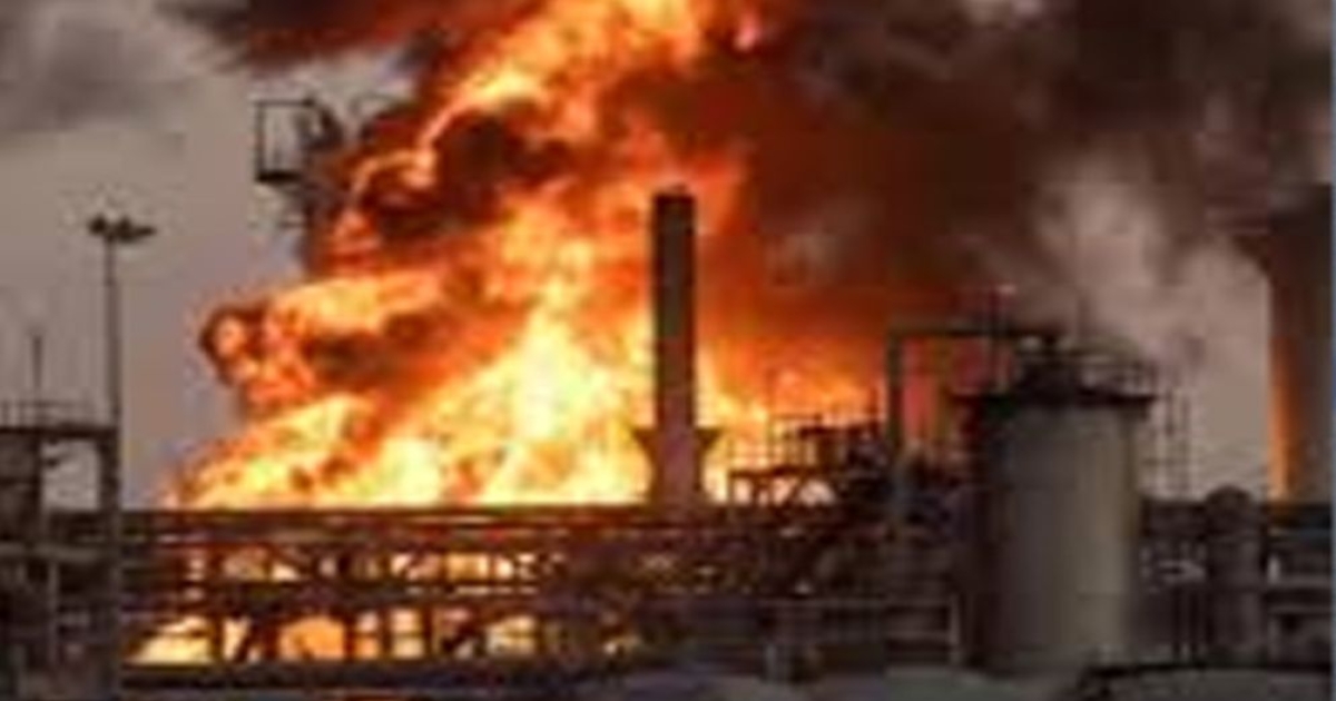 ইরানের হামলায় জ্বলছে আবুধাবির পেট্রোকেমিক্যাল প্ল্যান্ট