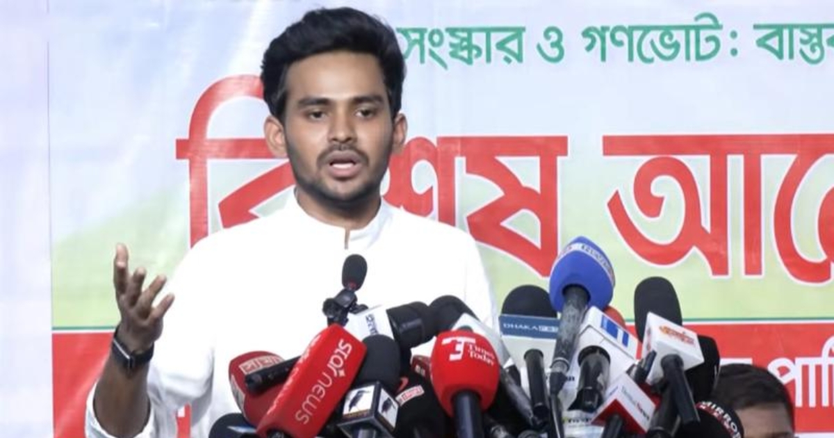 গণভোটের রায় বাস্তবায়নে রাজপথে নামার হুঁশিয়ারি আসিফ মাহমুদের