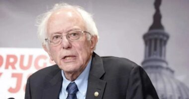 ট্রাম্প ‘মানসিক ভারসাম্যহীন’ ব্যক্তির মতো কথা বলছেন: মার্কিন সিনেটর