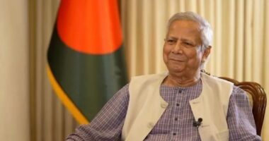 ড. ইউনূসের দেশত্যাগে নিষেধাজ্ঞা চেয়ে আইনি নোটিশ