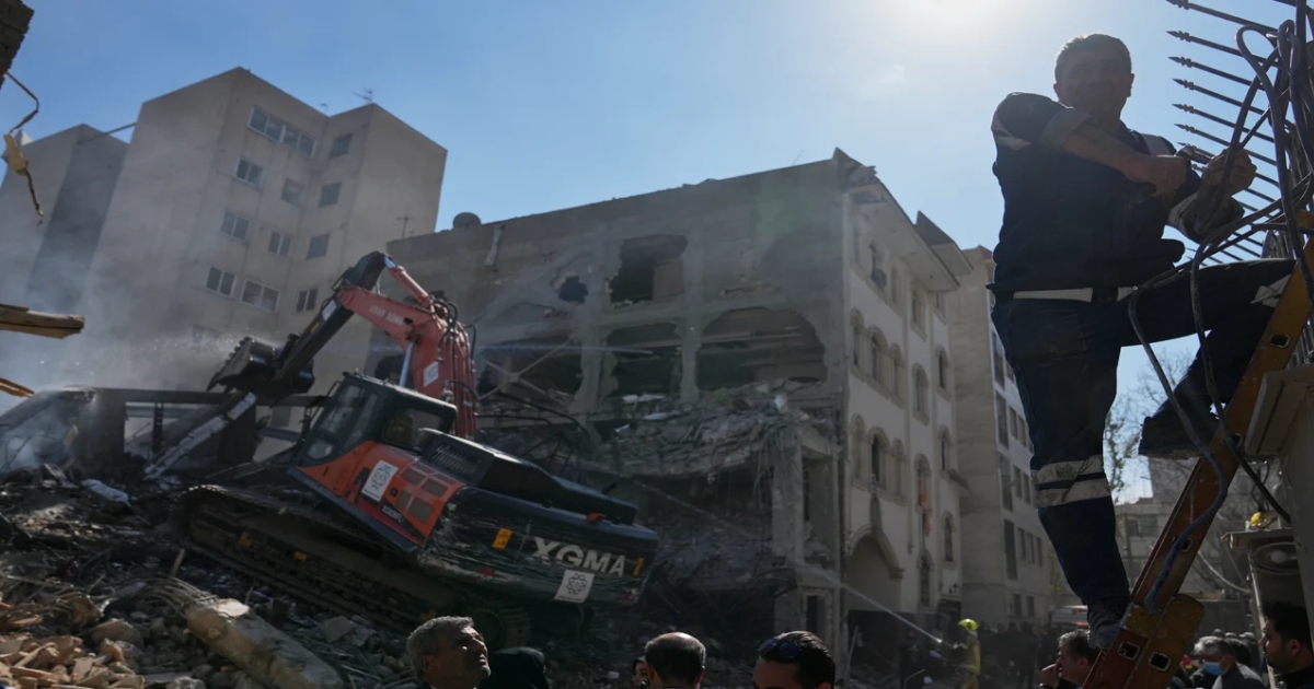 ইরানের একাধিক রেলপথ ও যোগাযোগ অবকাঠামোতে যৌথ হামলা