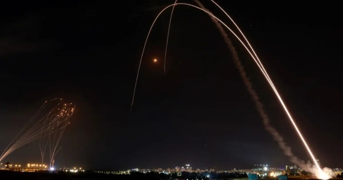 হিজবুল্লাহর ক্ষেপণাস্ত্র ও ড্রোন হামলার পর ইসরাইলজুড়ে সাইরেন