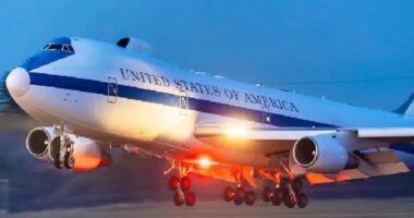 মার্কিন আকাশে ‘প্রলয়ংকরী বিমান’, ইরানে পারমাণবিক হামলার ইঙ্গিত