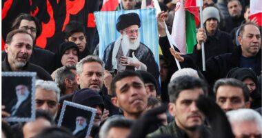 খামেনির ‘চল্লিশা’র দিনে ইরানের রাজপথে নামবেন লাখো মানুষ