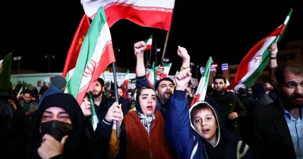 “যুদ্ধবিরতির আনন্দে রাস্তায় নেমেছে ইরানিরা”