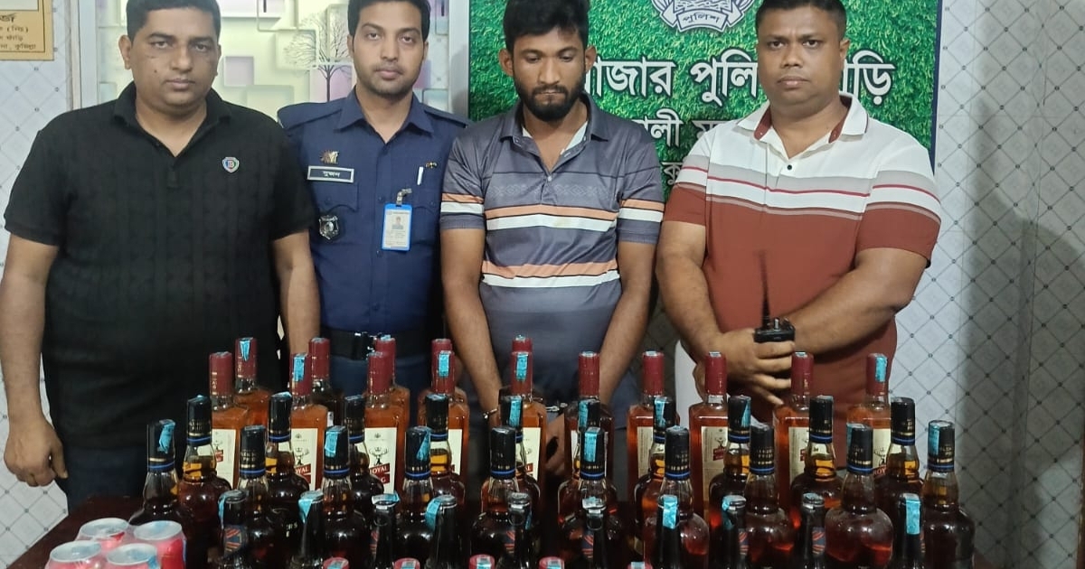 কুমিল্লায় বিপুল পরিমাণ বিদেশি মদ ও বিয়ারসহ মাদক ব্যবসায়ী গ্রেপ্তার