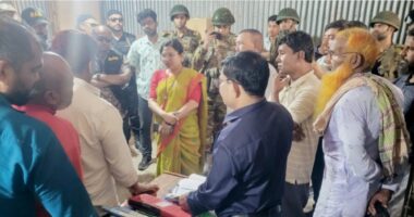 ডোমারে ভোজ্য তেলের মজুদের অভিযোগে তিন প্রতিষ্ঠানকে দুই লক্ষ টাকা জরিমানা