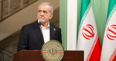 লেবাননে ইসরায়েলি হামলা অব্যাহত থাকলে শান্তি আলোচনা অর্থহীন: মাসুদ পেজেশকিয়ান