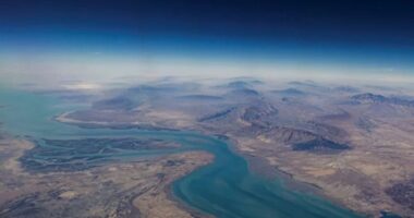 হরমুজ প্রণালি দিয়ে দিনে কয়টি জাহাজ যেতে পারবে, ঠিক করে দিল ইরান