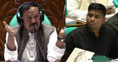 ‘দিস ইজ নট শাহবাগ স্কয়ার,মিস্টার আবদুল্লাহ, দিস ইজ পার্লামেন্ট’, হাসনাতকে বললেন স্পিকার