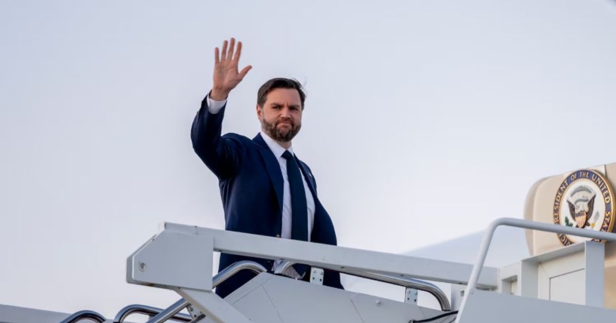 পাকিস্তানের উদ্দেশ্যে রওনা দিয়েছেন মার্কিন ভাইস প্রেসিডেন্ট