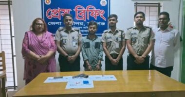কোমরে বিদেশি পিস্তল, ইয়াবা কিনতে গিয়ে যুবক আটক