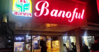 নবীগঞ্জে প্রশাসনকে ধোয়াক্কা না করেই বনফুল সহ বেশ কিছু দোকান খোলা