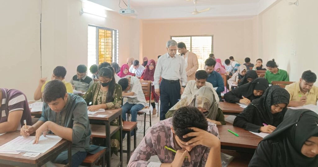 রবীন্দ্র বিশ্ববিদ্যালয়ে গুচ্ছের 'এ-ইউনিটের' ভর্তি পরীক্ষা অনুষ্ঠিত