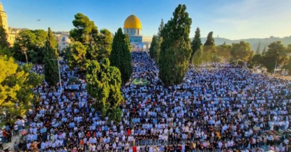 আল-আকসায় লক্ষাধিক মুসল্লির জুমার নামাজ আদায়