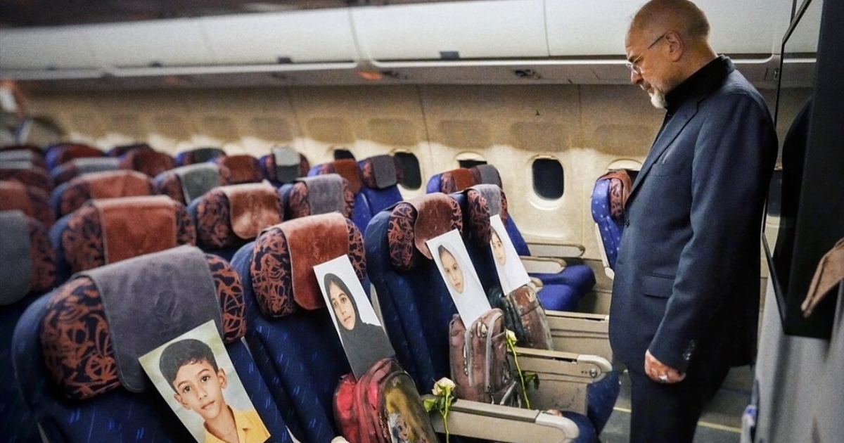 বিমানে শহিদ শিশুদের ছবি তুলে স্পিকার লিখলেন‘এই ফ্লাইটে আমার সঙ্গীরা : যুক্তরাষ্ট্র-ইরান আলোচনা