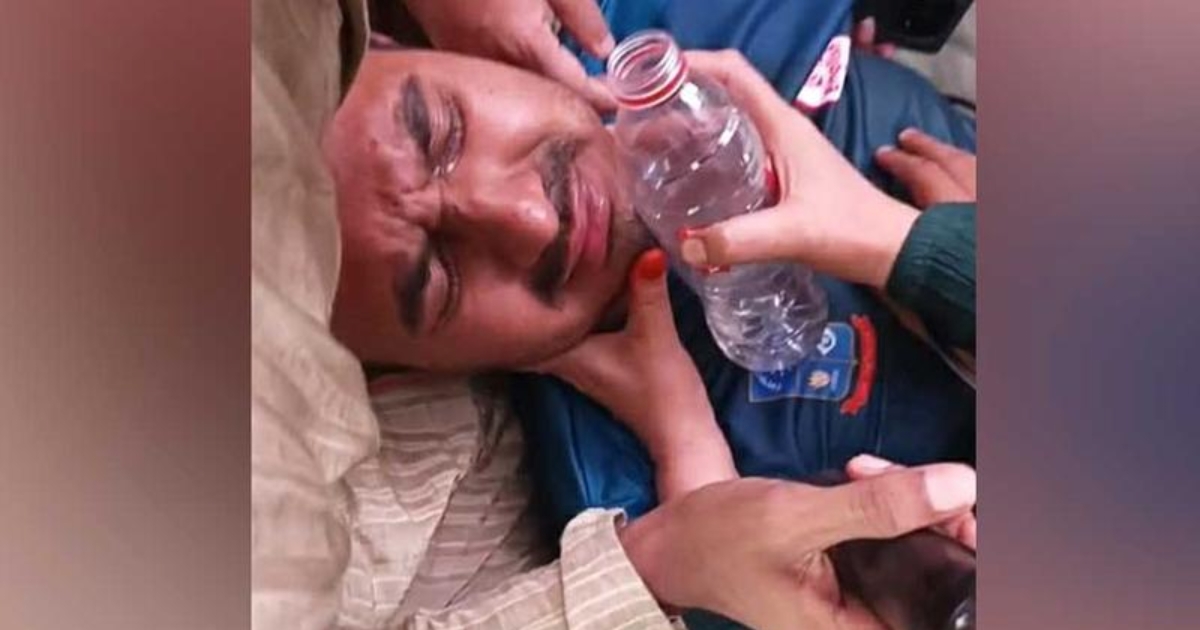 শহীদ পরিবারের অনুরোধে অনশন প্রত্যাহার করলেন শিক্ষার্থীরা