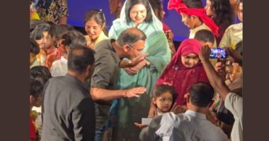 মহিলা সমিতিতে সপরিবারে নাটক দেখলেন প্রধানমন্ত্রী