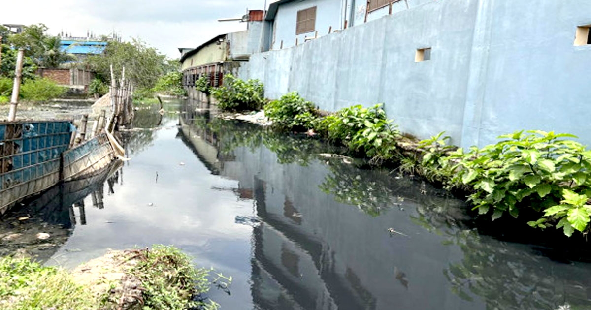 গাজীপুর কাশিমপুরে জলাবদ্ধতায় ভোগান্তিতে লাখো মানুষ