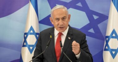 ইরানের গলা টিপে ধরেছে ইসরাইল : নেতানিয়াহু