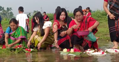 দীঘিনালায় ফুল অর্পণের মাধ্যমে বর্ণিল আয়োজনে শুরু বিজু উৎসব