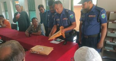 গুরুদাসপুরে কলেজে কাফনের কাপড় পার্সেল, আতঙ্কে শিক্ষক-কর্মচারী