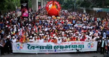 নববর্ষকে স্বাগত জানিয়ে ঢাবিতে ‘বৈশাখী শোভাযাত্রা’