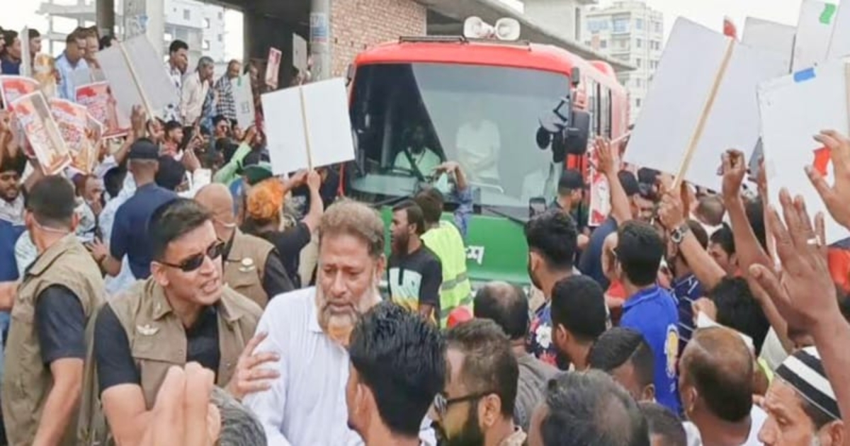 গাজীপুর টঙ্গীতে প্রধানমন্ত্রীর গাড়ি গতিরোধ করে বিএনপি নেতার মুক্তির দাবি