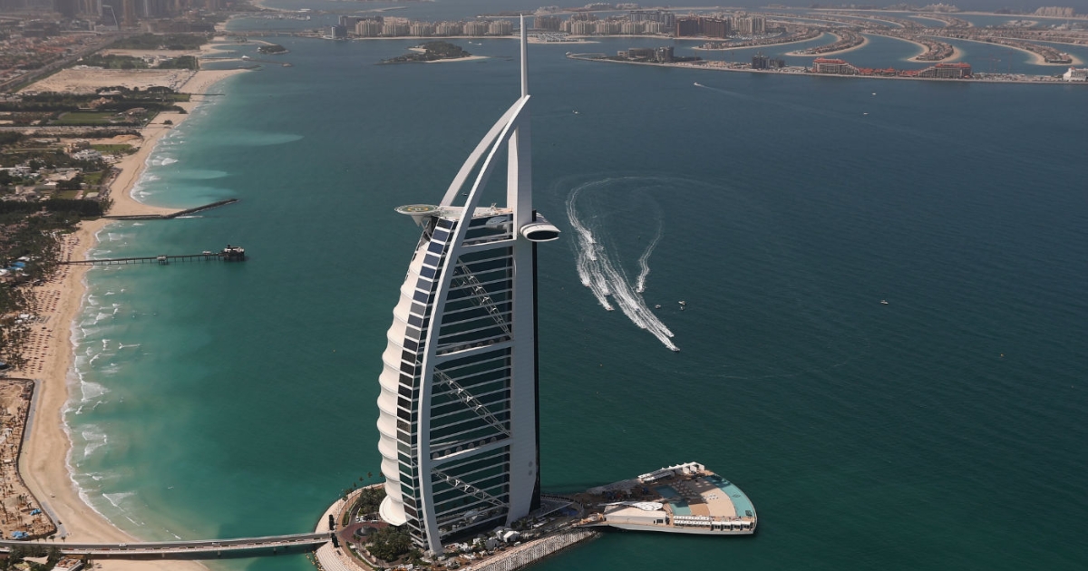 ইরানের হামলায় বিধ্বস্ত দুবাইয়ের পর্যটক খাত, বন্ধ হচ্ছে বিলাসবহুল হোটেল