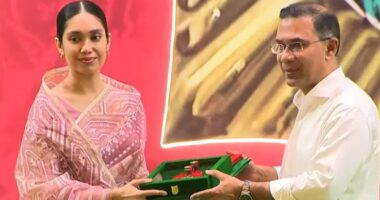 খালেদা জিয়ার পক্ষে স্বাধীনতা পুরস্কার নিলেন নাতনি জাইমা রহমান