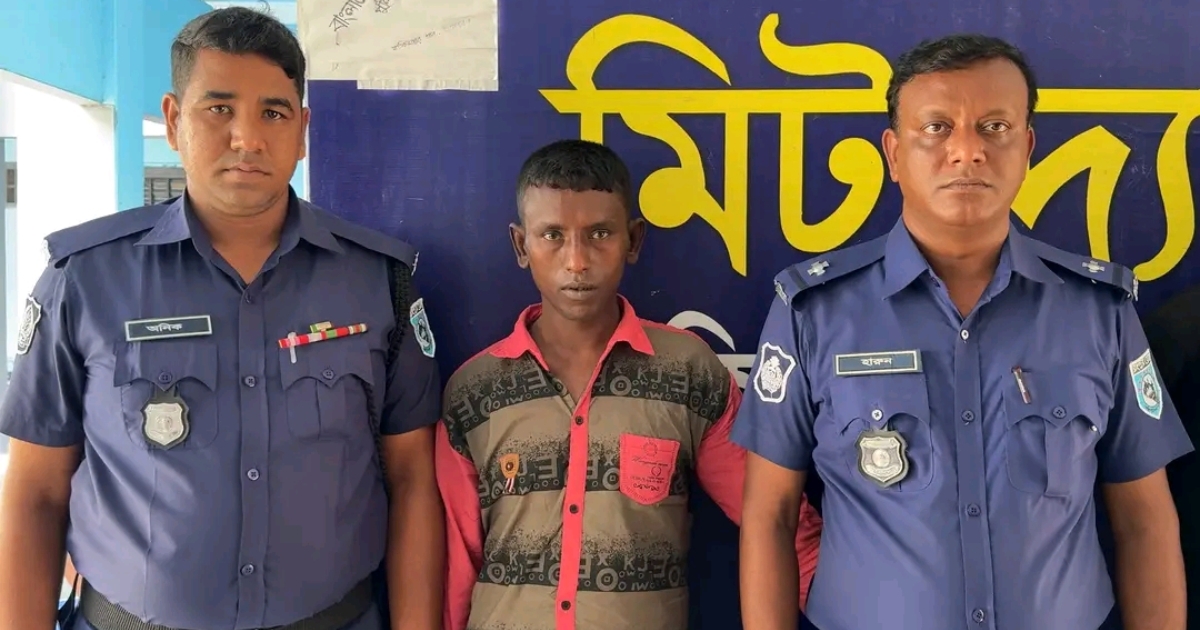 দিনাজপুরে ১৩ বছরের মেয়েকে ধর্ষণ চেষ্টার অভিযোগে পিতা আটক