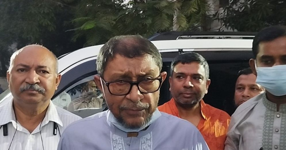 খালেদা জিয়ার গৃহপরিচারিকা ফাতেমার ভাতিজিকে দেখতে ঢামেকে স্বাস্থ্যমন্ত্রী