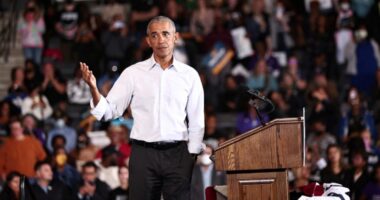 যুক্তরাষ্ট্রের সাবেক প্রেসিডেন্ট বারাক ওবামার গণভোটে ‘হ্যাঁ’ এর পক্ষে প্রচারণা