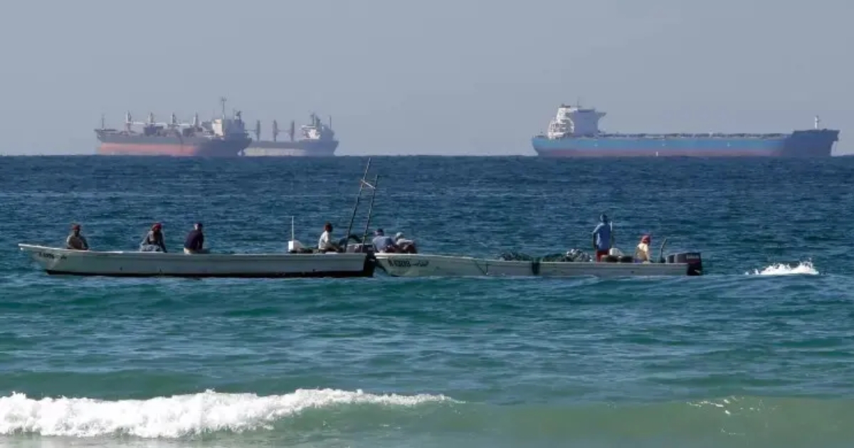 হরমুজে ভারতীয় ট্যাংকারে ইরানের গুলি, পিছু হটলো ২ জাহাজ