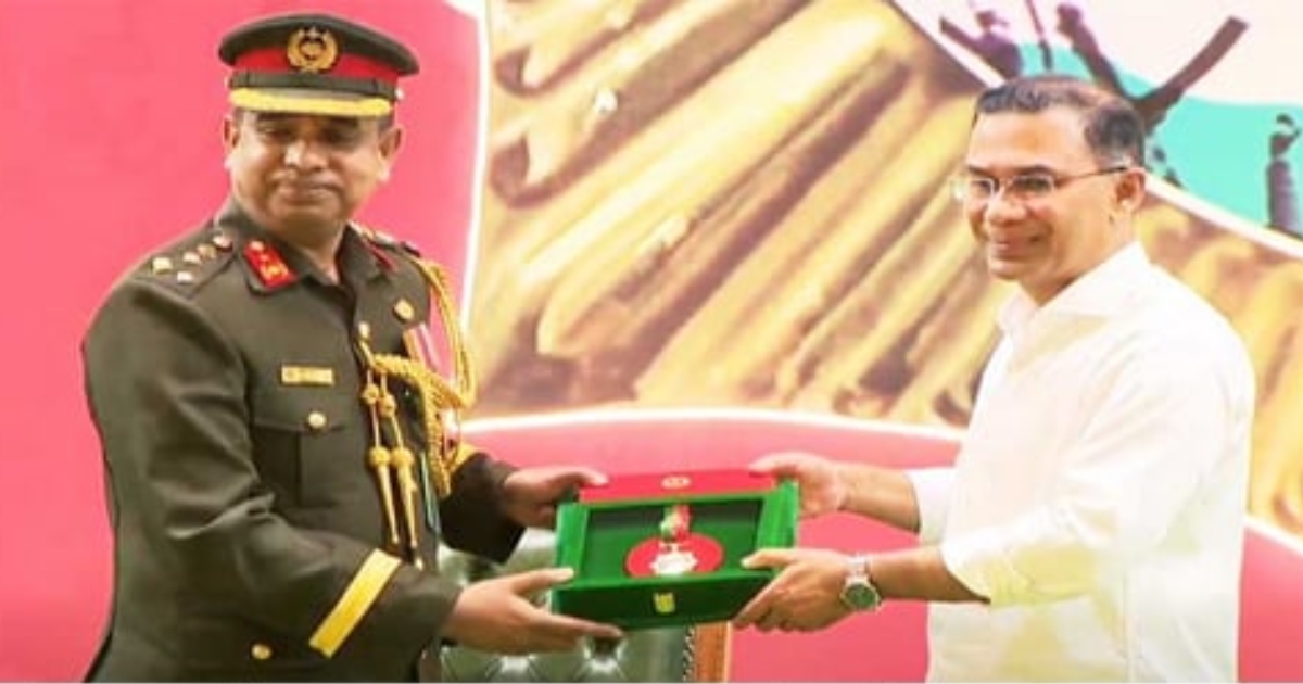 প্রধানমন্ত্রীর কাছ থেকে স্বাধীনতা পুরস্কার গ্রহণ করলেন ঢামেক হাসপাতাল পরিচালক ব্রিগেডিয়ার আসাদুজ্জামান