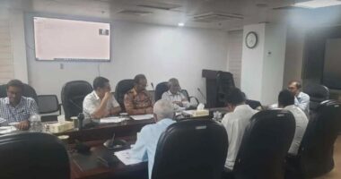 ভাড়া বাড়াতে বৈঠকে বসেছে বাস মালিক ও বিআরটিএ