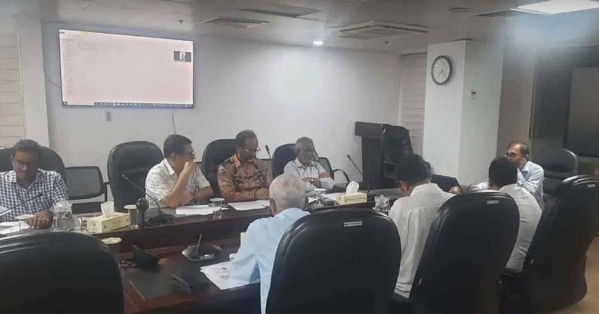 ভাড়া বাড়াতে বৈঠকে বসেছে বাস মালিক ও বিআরটিএ