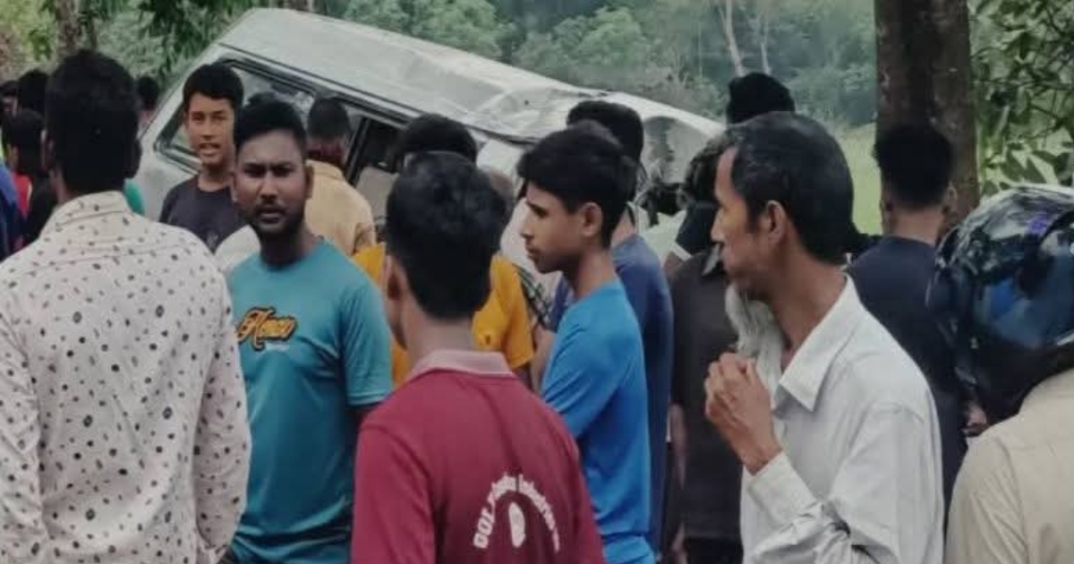 লাশ নিয়ে ফেরার পথে দুর্ঘটনা, গুরুদাসপুরে একই পরিবারের ৭ জন আহত