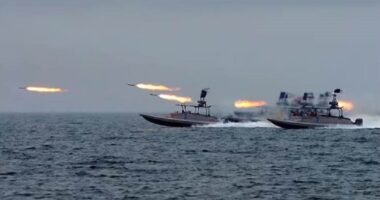 সংঘাতে নতুন মোড়, মার্কিন সামরিক জাহাজে হামলা চালাল ইরান