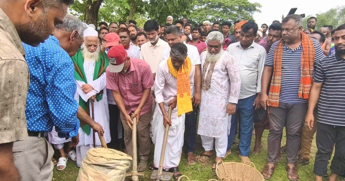 সম্প্রীতির অনন্য নজির, তিন ধর্মের মানুষের অংশগ্রহণে খাল খনন শুরু