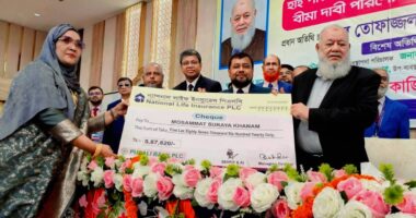 ন্যাশনাল লাইফ ইনস্যুরেন্স সৈকত নগরী কক্সবাজারে পাঁচ কোটি টাকার বীমা দাবি পরিশোধ করেছে